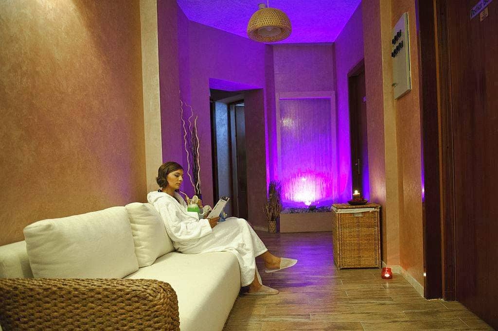 Hotel Carol — 2