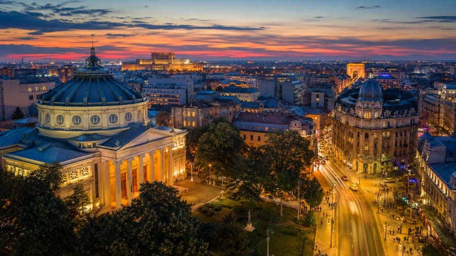 Bucureștiul la apus: Ateneul Român și Calea Victoriei