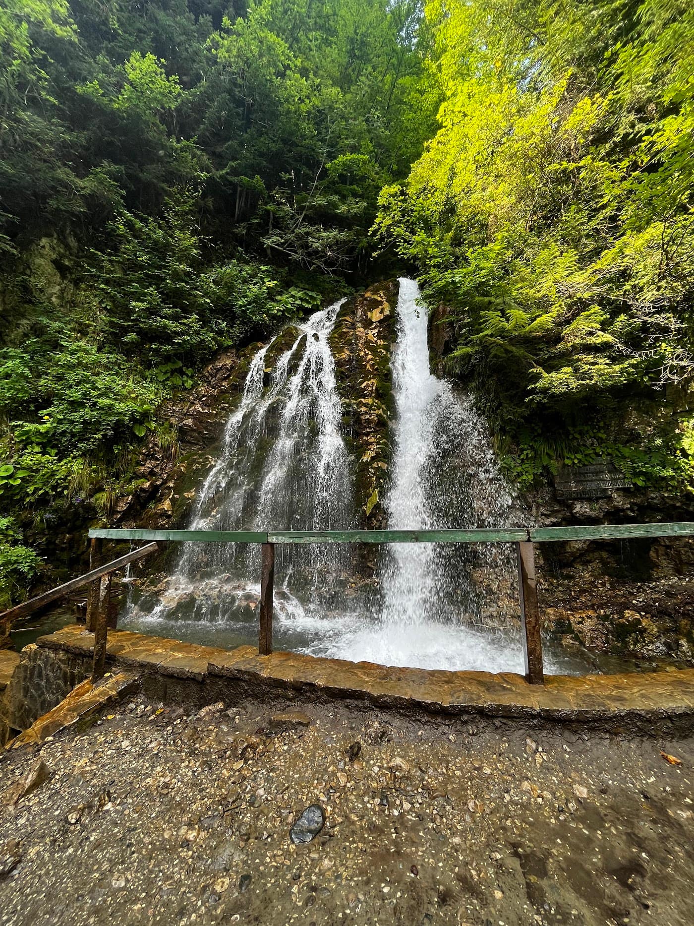 Cascada Urlătoarea
