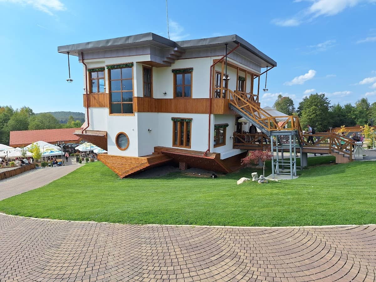 Casa Întoarsă — 2