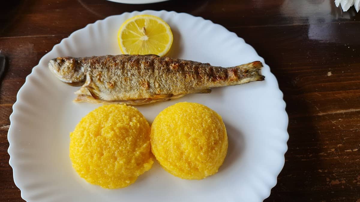 Casa Ursilor Pensiune Restaurant — 2