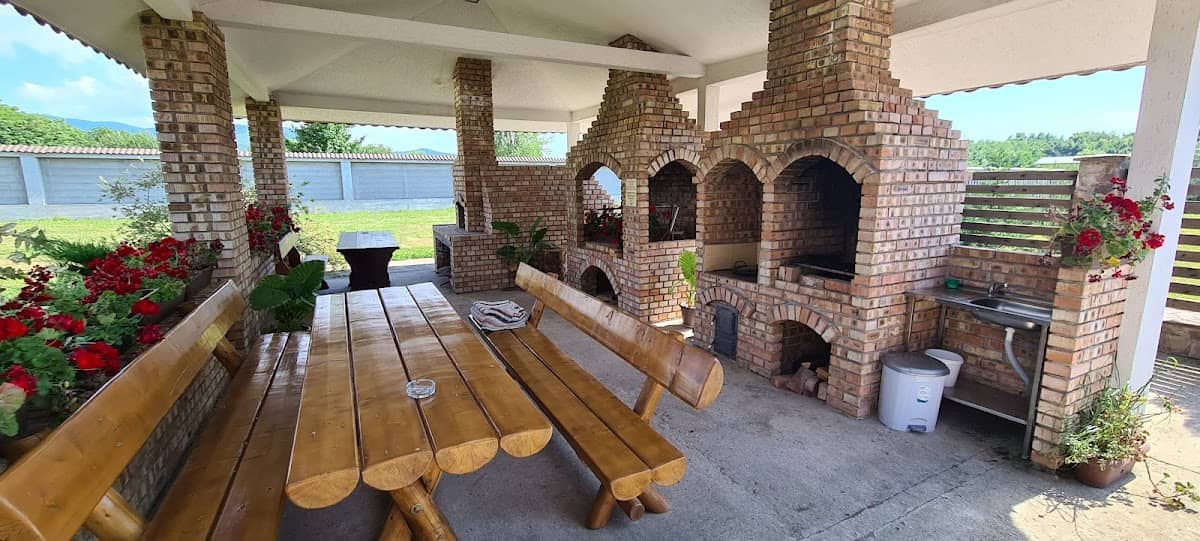 Casa Ursilor Pensiune Restaurant