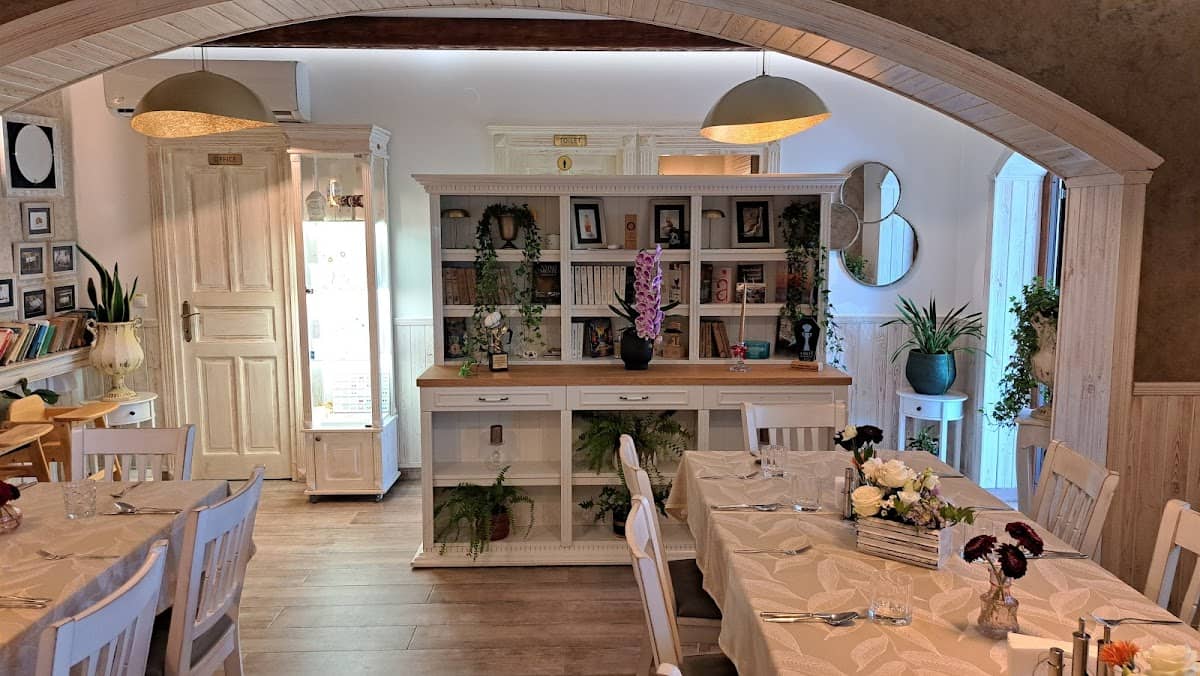 Kotyogó Restaurant & Pension — 2